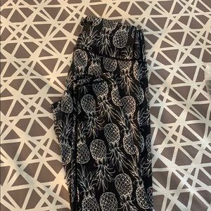 Love Fitness Apparel black pineapple leggings